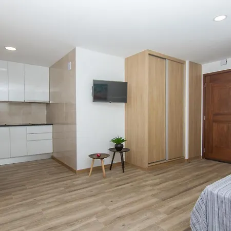Sun Apartment *